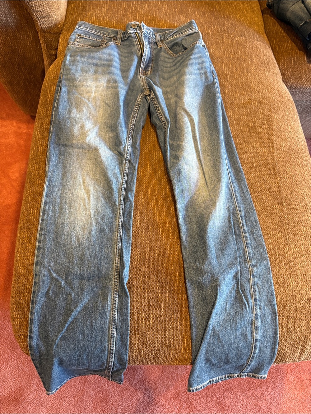 Old Navy Men's Straight Jeans in Light Blue Denim.  32x34